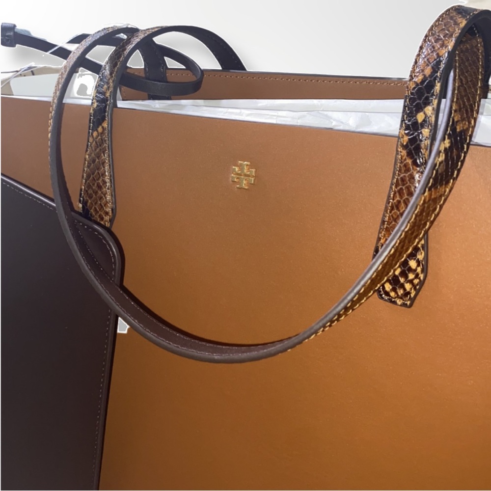 Tory Burch Blake Multi
Material Large Tote With Pouch - Picture 4 of 6